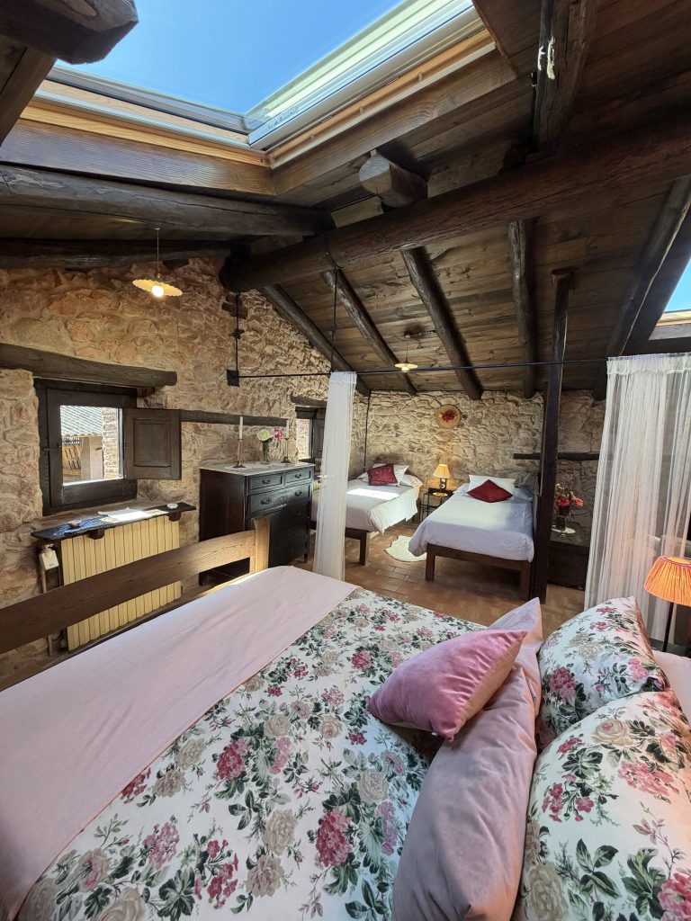 Reserves a Mas Cal Sastre, casa rural i hotel rural a Girona